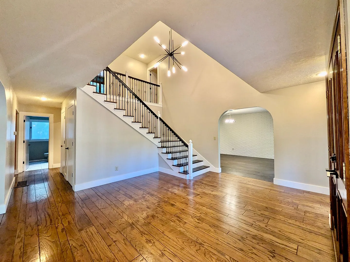 Beautiful Home in Lake Oswego with Private Sports Court in the Sought After Westview Estates! — Photo 4