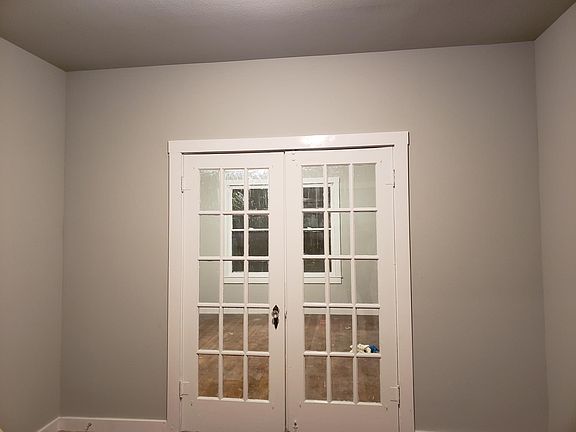 5th image of 2219 E Houston St