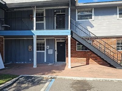 200 Country Club Dr APT 1303, Largo, FL, 33771