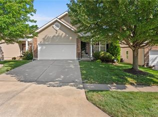 1128 SW Arbormill Ter, Lees Summit, MO 64082