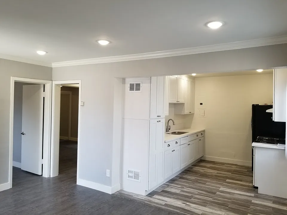 3463 W Florence Ave #4