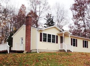 16 Regina Ave, Jewett City, CT 06351