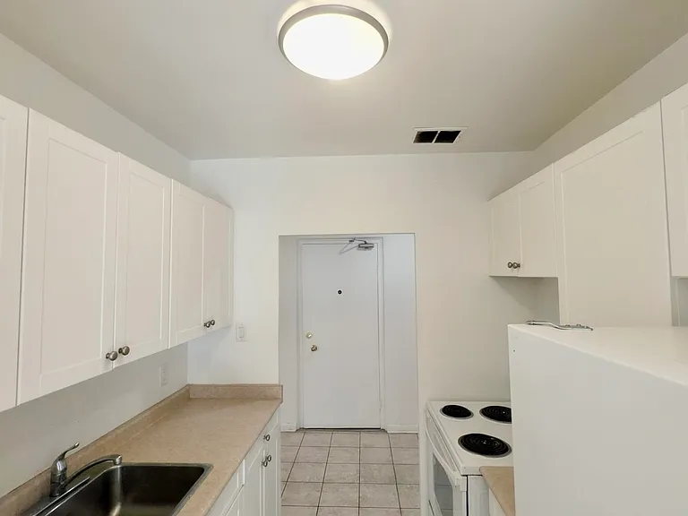 1603 Bathurst St — Photo 18