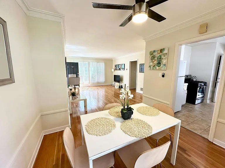 549 Kelton Ave — Photo 11