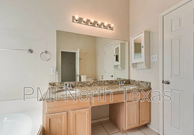 9705 Meadow Rue Dr — Photo 19