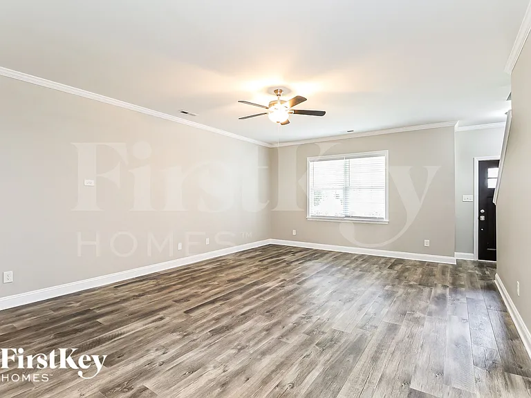 5602 Falkland Dr — Photo 3