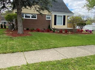 20202 Lancaster St, Harper Woods, MI 48225