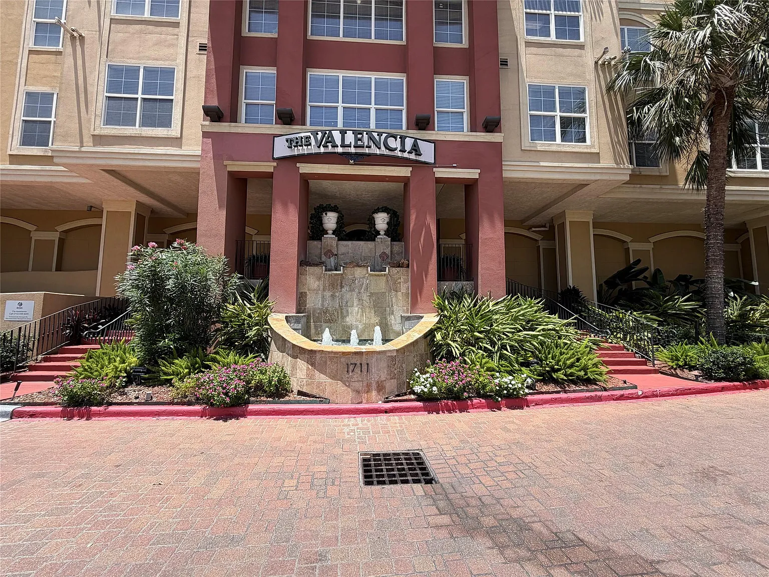 2 bed, 2.0 bath, 1233 sqft, $2,000 — Photo 1