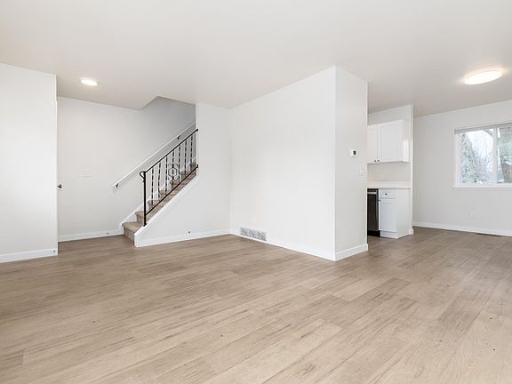 5th image of 1842 Hennington Ct