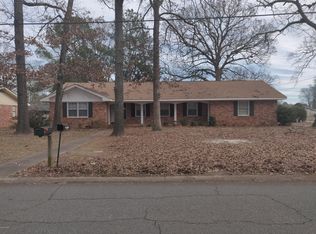 402 Meadowridge Dr, Warner Robins, GA 31093