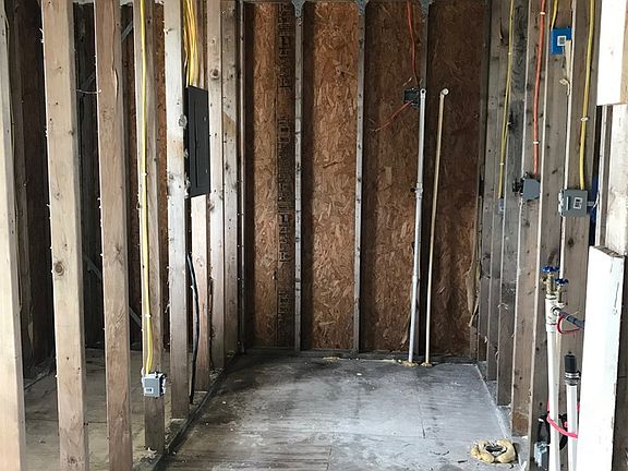 4th image of 572 Glen Oak Ln