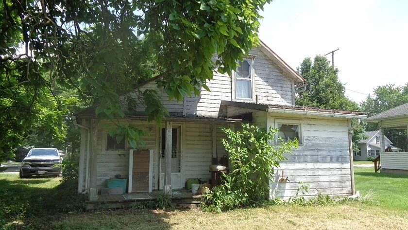 2nd image of 207 E Nichols St