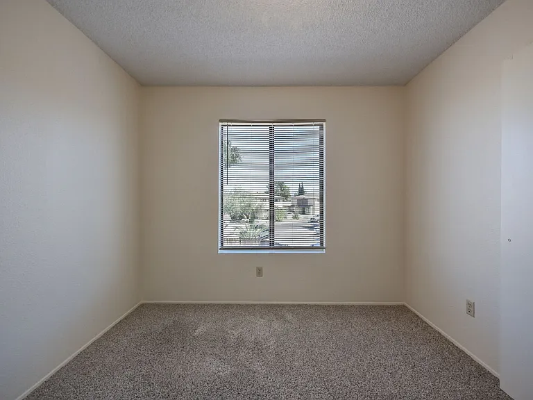1021 W Perdew Ave — Photo 17