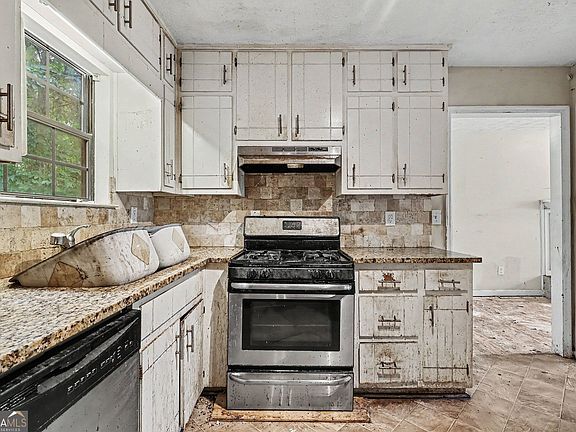 5th image of 8326 Commanche Ct