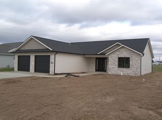 4886 N Cranbrook Rd, North Webster, IN 46555