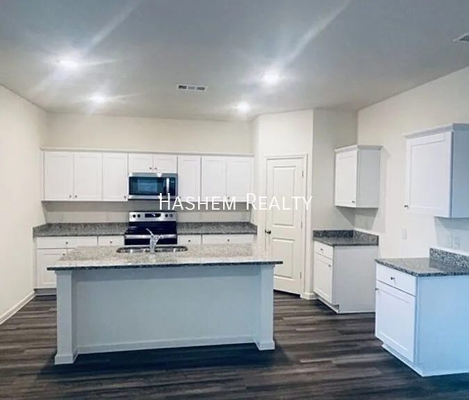 1707 Chapel Hill Rd — Photo 3