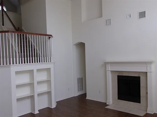 4 bed, 2.5 bath, 3207 sqft, $3,085 — Photo 3