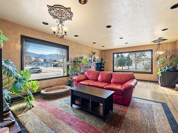 5th image of 1953 George St