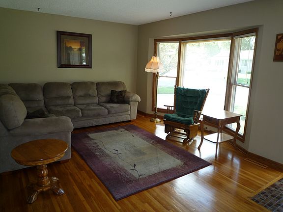4th image of 661 114th Ln NE
