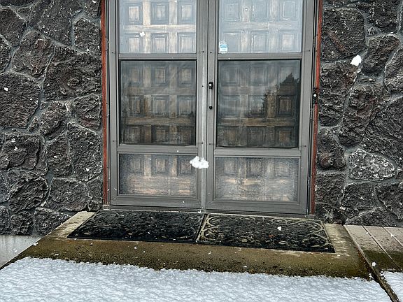 Entrance with double doors