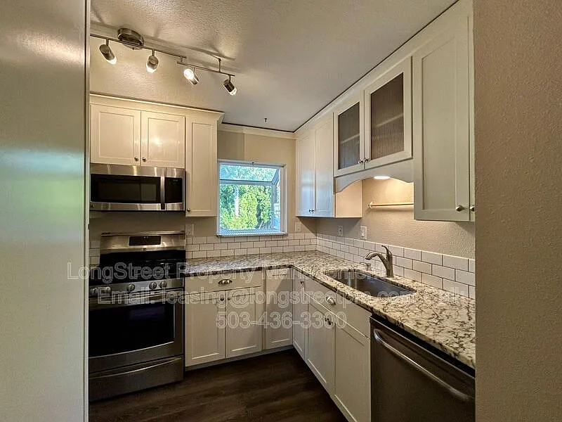 3 bed, 1.0 bath, 988 sqft, $2,295 — Photo 4