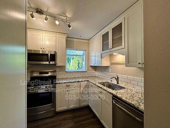 4th image of 16764 SE Market St