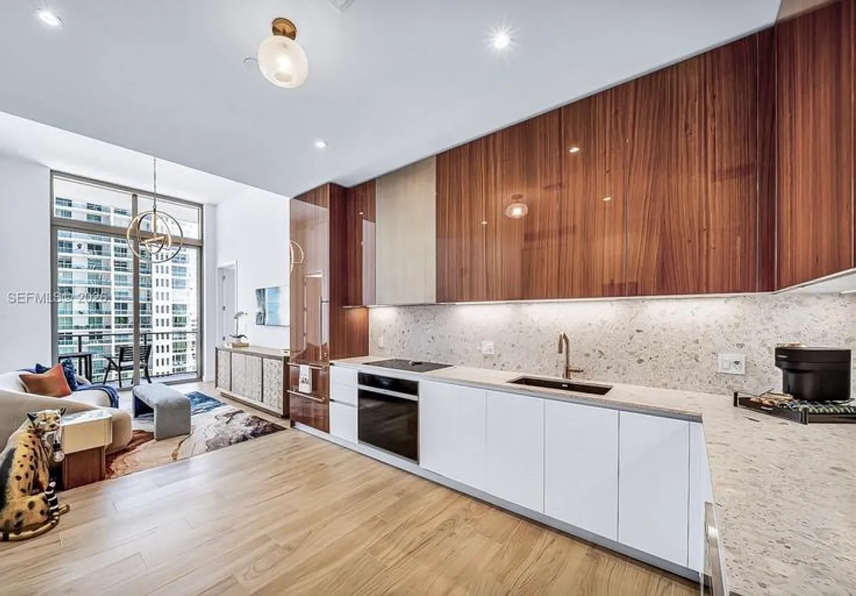 2 bed, 2.5 bath, 1158 sqft, $10,500 — Photo 3