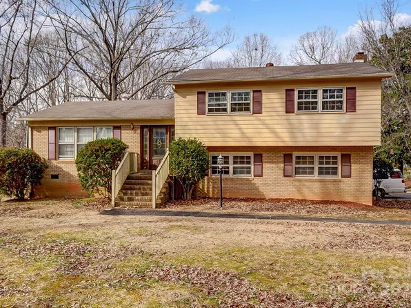 1142 Canterbury Dr, Lancaster, SC 29720