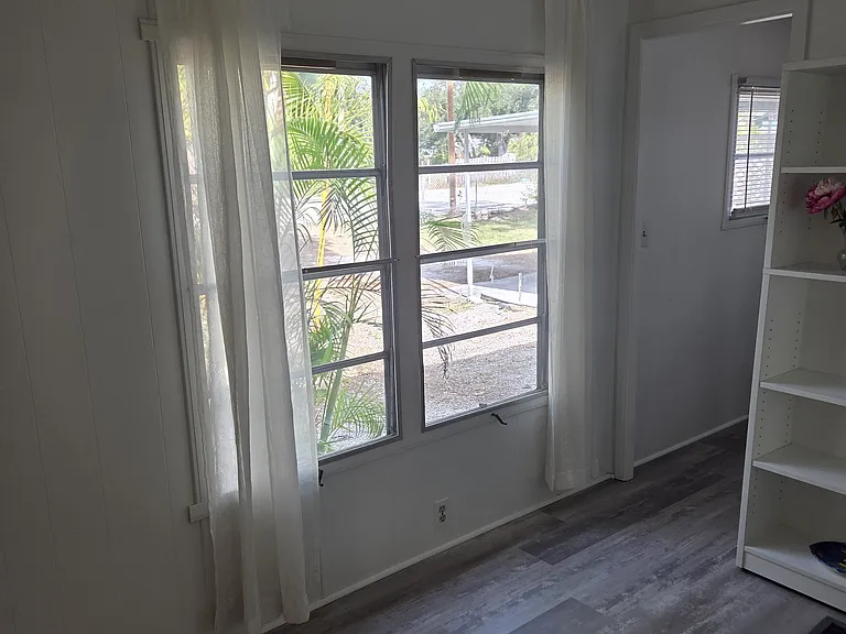 300 Pinewood Ave — Photo 55