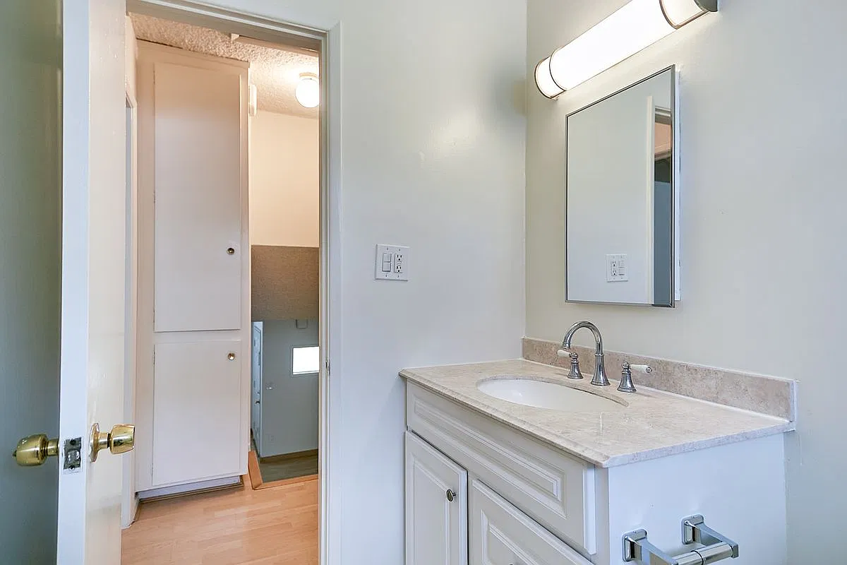 3 bed, 2.0 bath, 1500 sqft, $4,000 — Photo 3