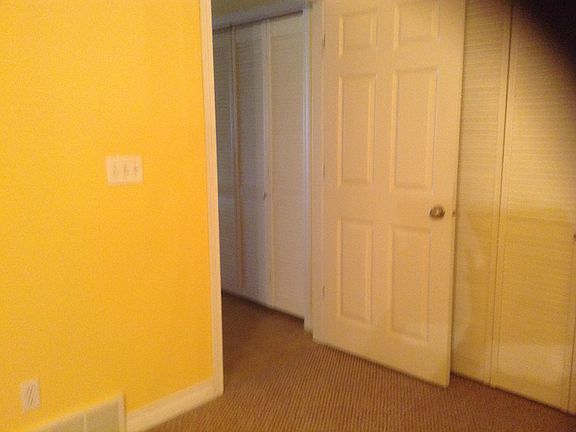 3rd image of 14 1/2 Kemp Ave W