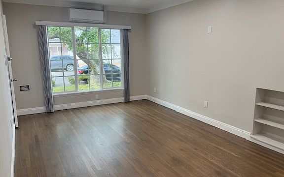 Living room, newly redone hardwood floors. Big windows to front yard.