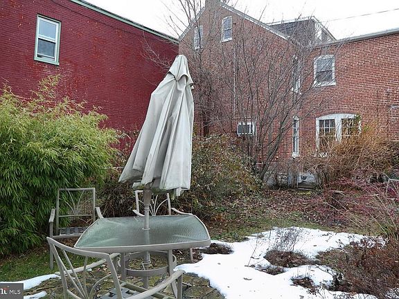 2nd image of 205 E Clay St