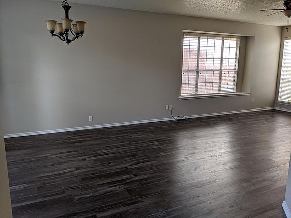 5th image of 2504 Melissa Ln