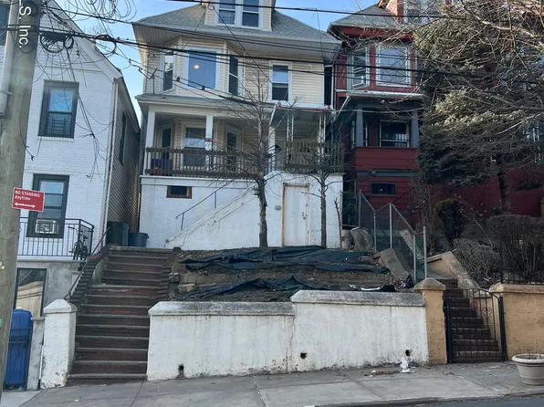 440 Westervelt Ave, Staten Island, NY 10301