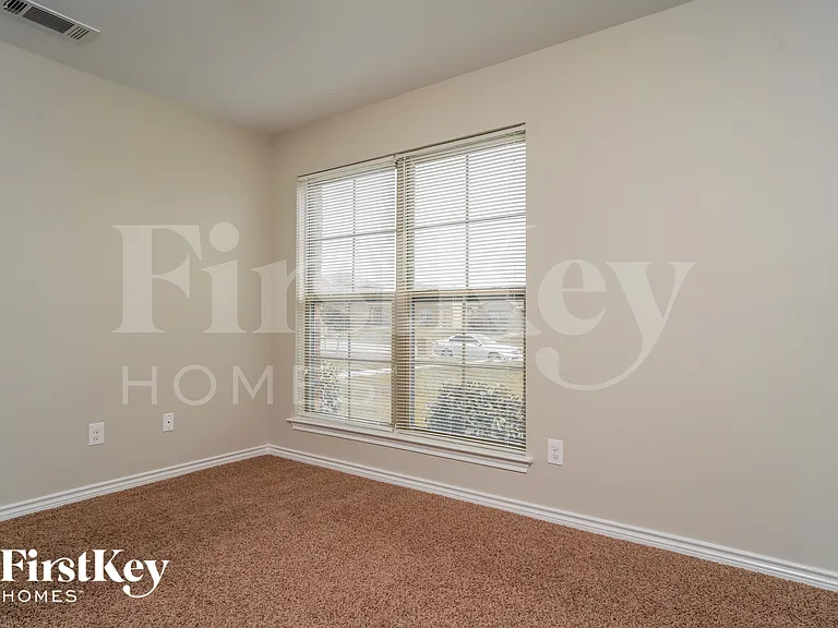 615 Hearthstone Dr — Photo 12