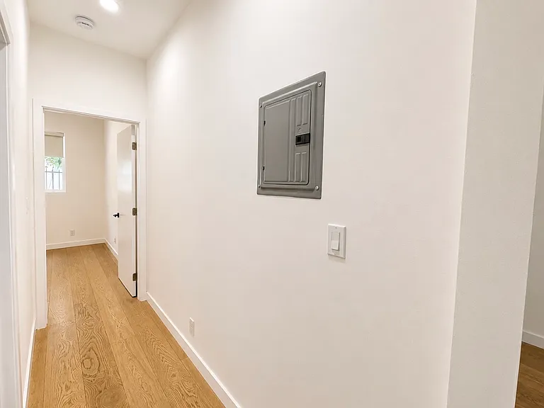 976 N El Centro Ave #976A — Photo 12