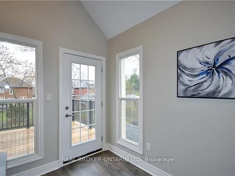 33 Beaconsfield Ave #2 — Photo 17