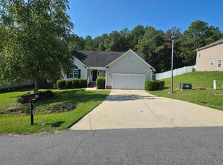 60 Cobblestone Dr, Spring Lake, NC 28390