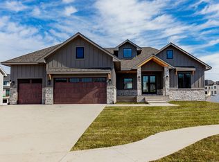 795 Canterbury Cir, Waukee, IA 50263
