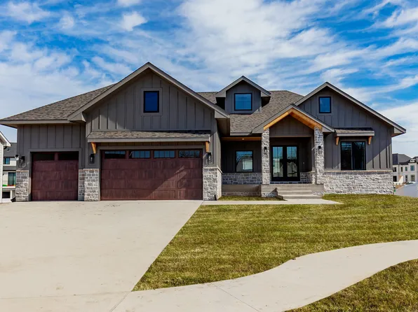 795 Canterbury Cir, Waukee, IA 50263