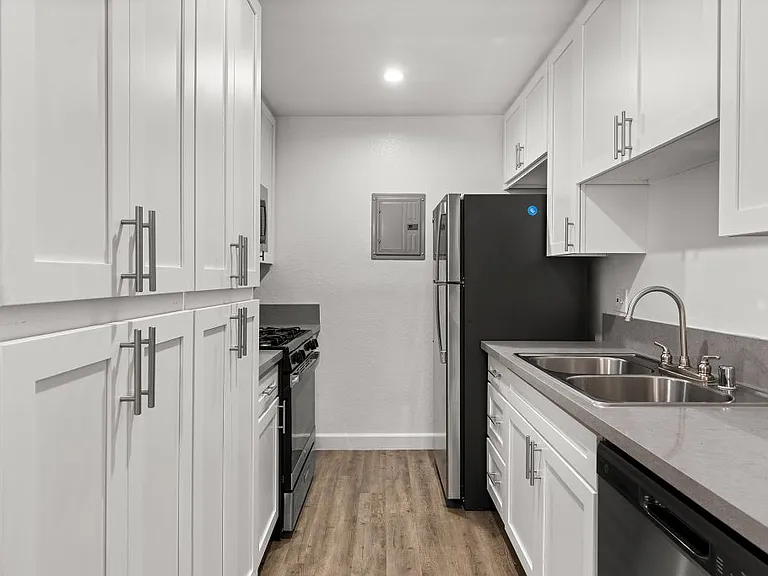 Brody Terrace Apartments — Photo 3