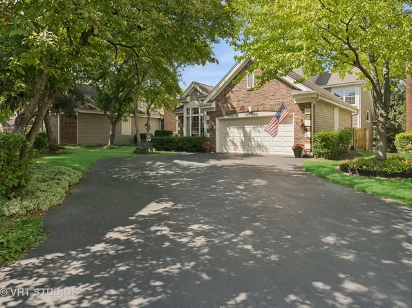2040 N Dunhill Ct N, Arlington Heights, IL 60004