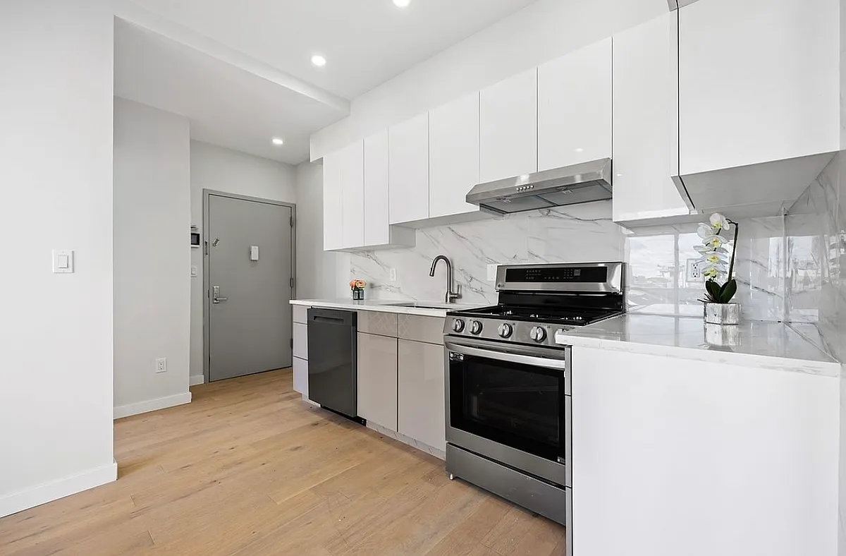 Building Photo - 2929 Brighton 5th St #2F