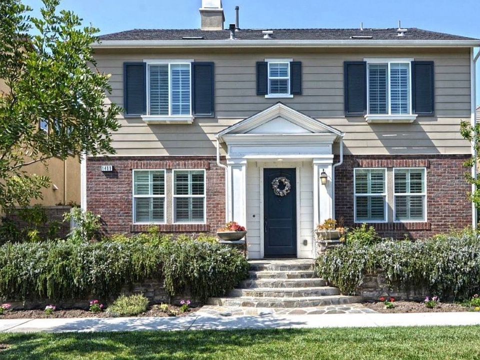 Front of property. Choose from two rooms, both have large window on 2nd floor that provides good lighting.