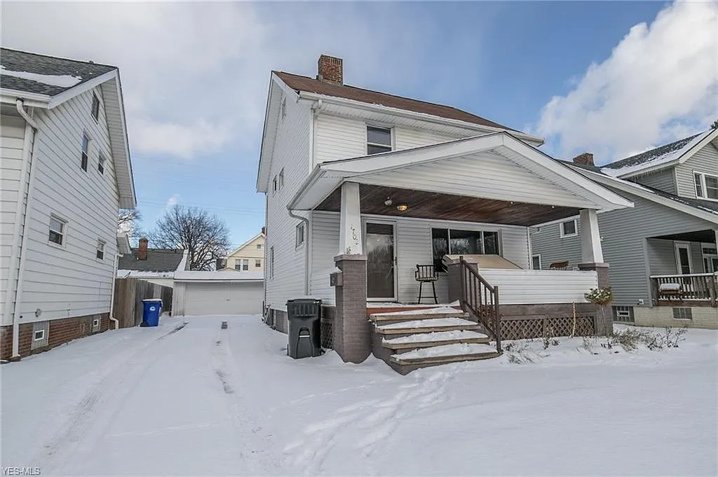 1702 Amberley Ave photo 1