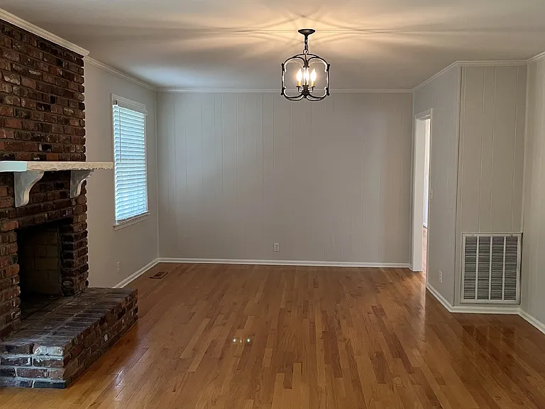 810 Davis Dr — Photo 2
