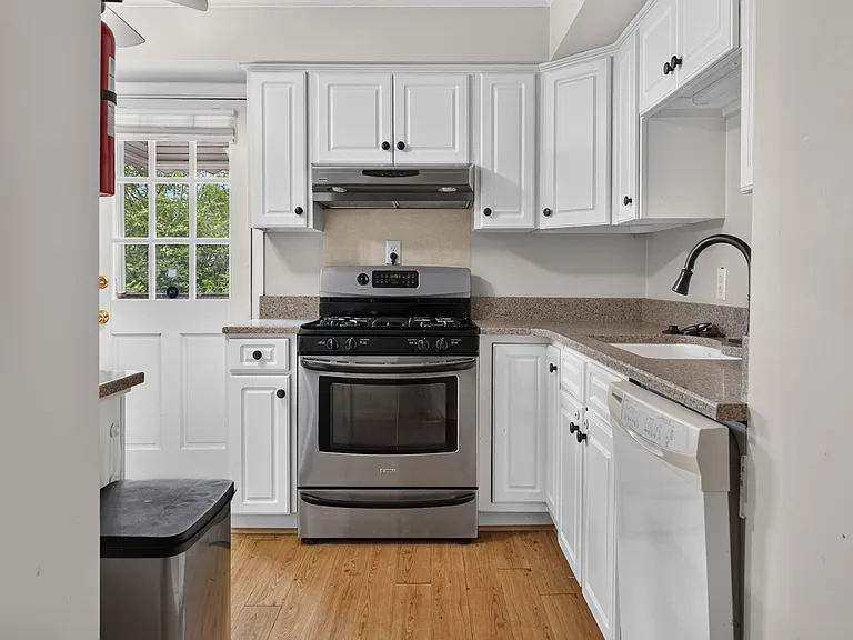 100 Hodges Manor Rd — Photo 5