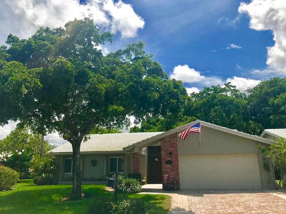 1st image of 22071 Brentwood Cir