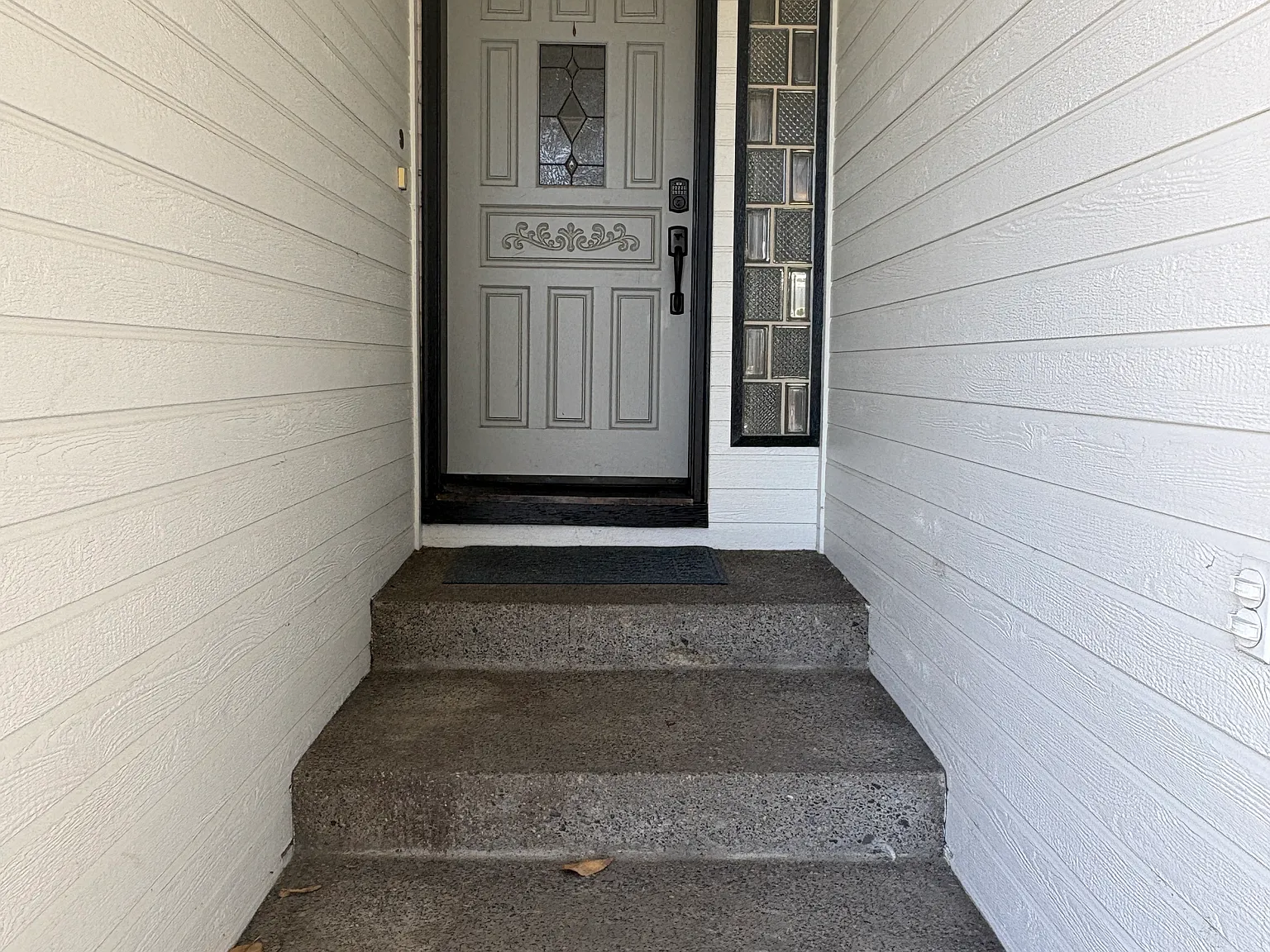 3 bed, 2000 sqft, $2,300 — Photo 3